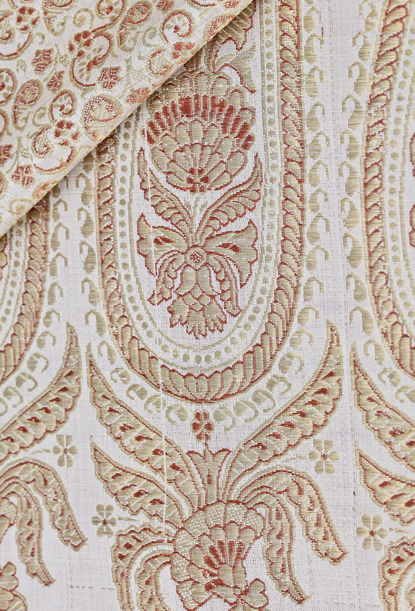 TEXTIL, 2 st, orienten/Kina, omkring år 1900 resp 1900-tal.