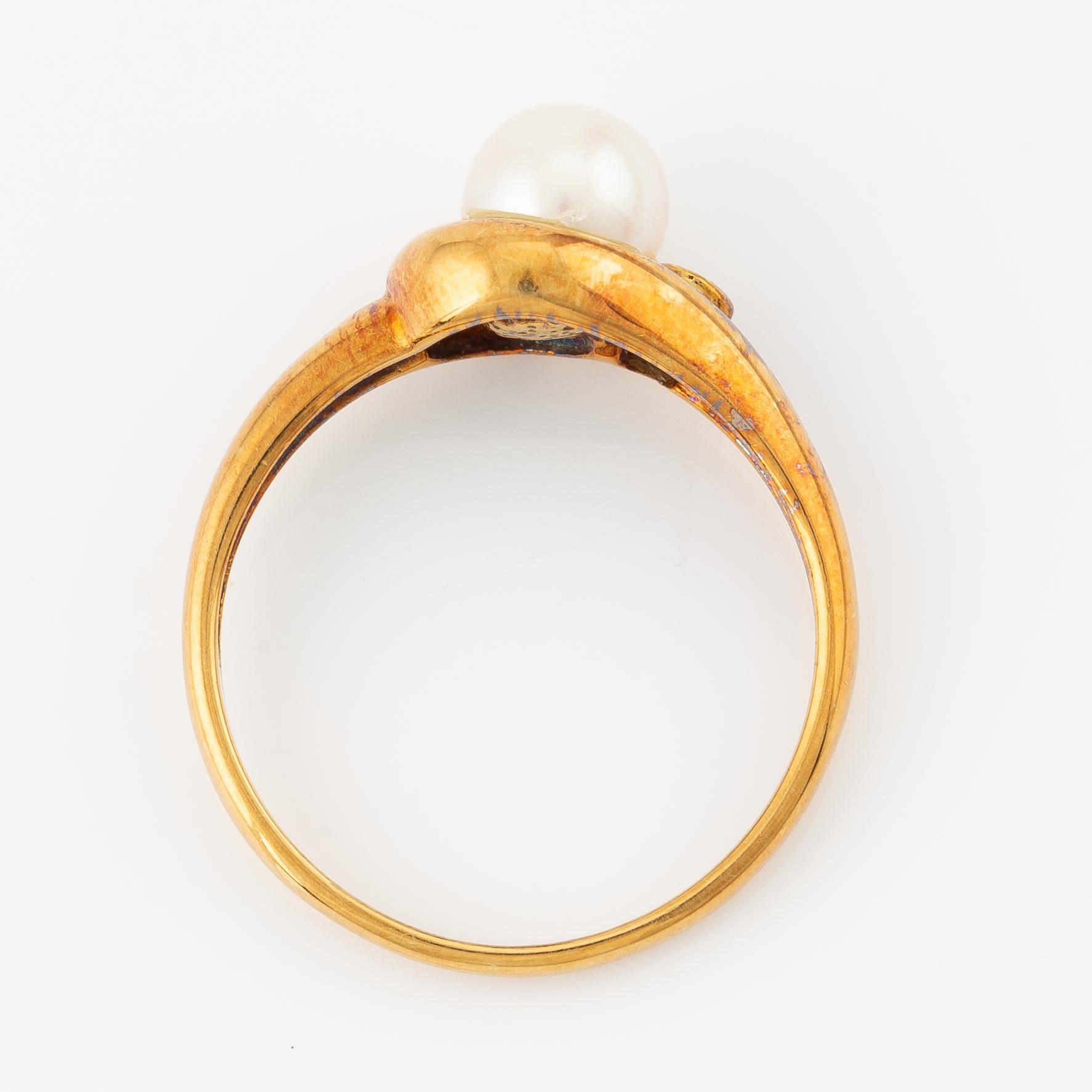 Ring, 18K guld med odlad pärla och briljantslipad diamant.