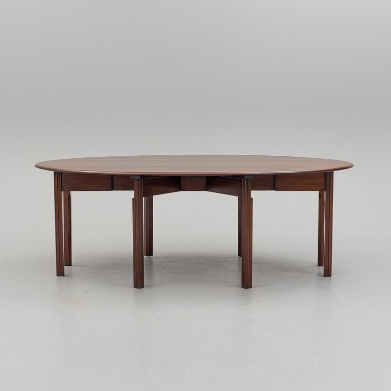 A DINING TABLE, England, made for NK, Nordiska Kompaniet, Sweden. Signed with label. Probably 1960s / 70s.