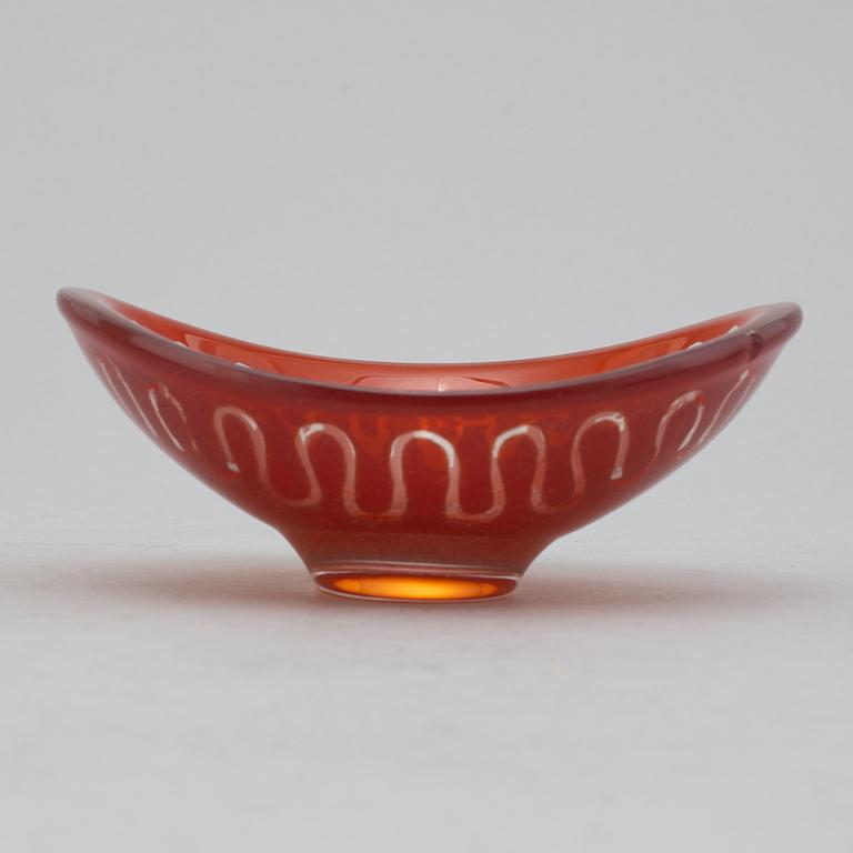 A 'Ravenna' glass bowl by Sven Palmqvist, Orrefors, signed and dated 1968.