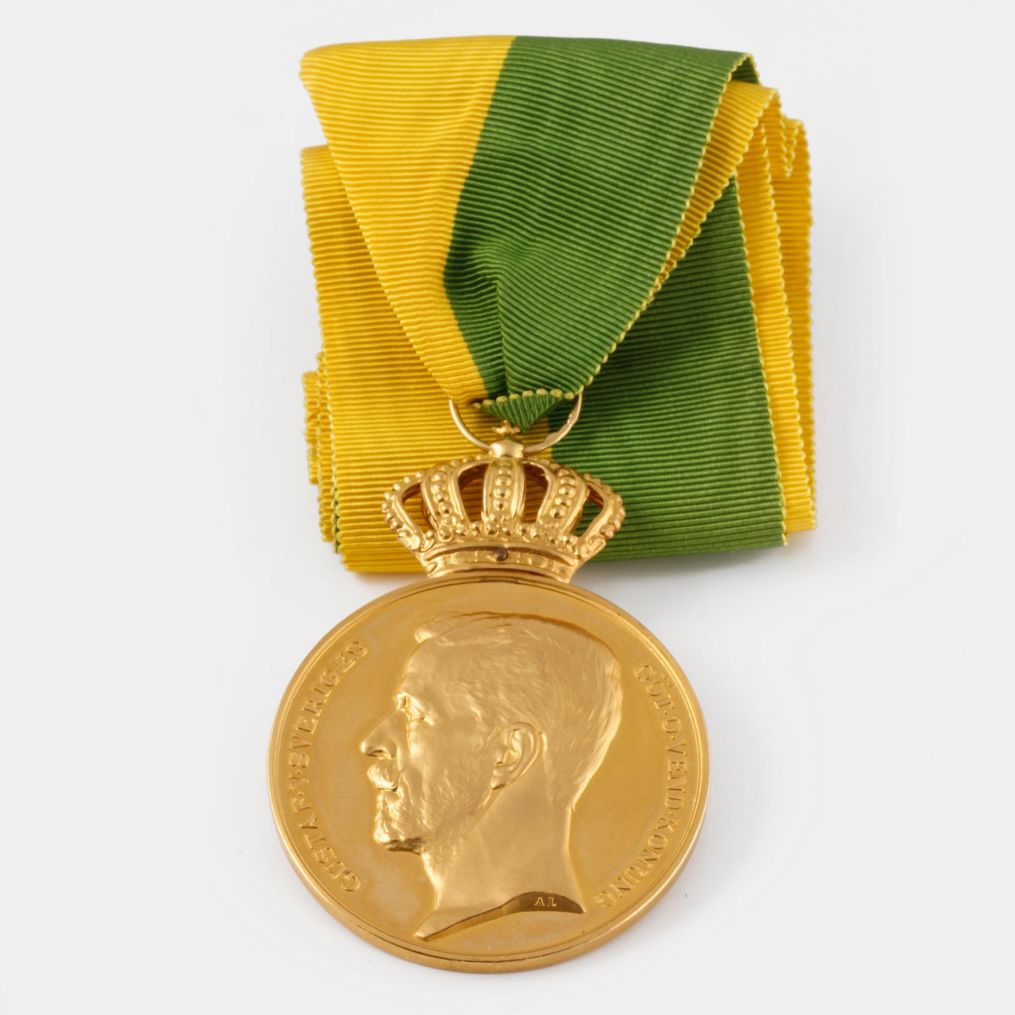 MEDALJ, 18 k guld, Kungliga Patriotiska Sällskapet, 1947, vikt ca 45 gram.