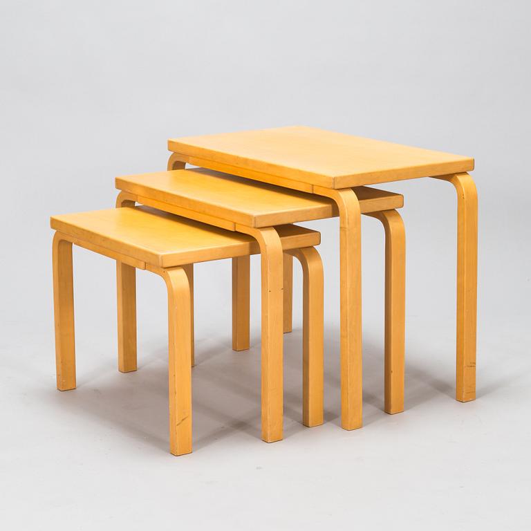 Alvar Aalto, sarjapöytä, 3 osaa, Artek 1900-luvun loppupuoli.