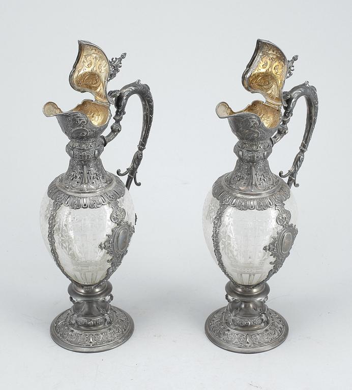 KARAFFER, ett par, nyrenässans, silver samt glas, Firma Gustaf Möllenborg, Stockholm, 1885.