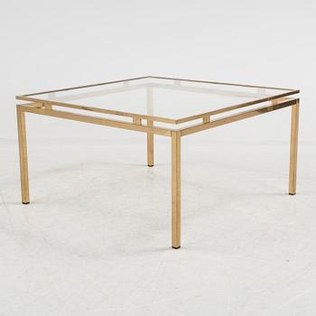 A late 20th century coffee table.