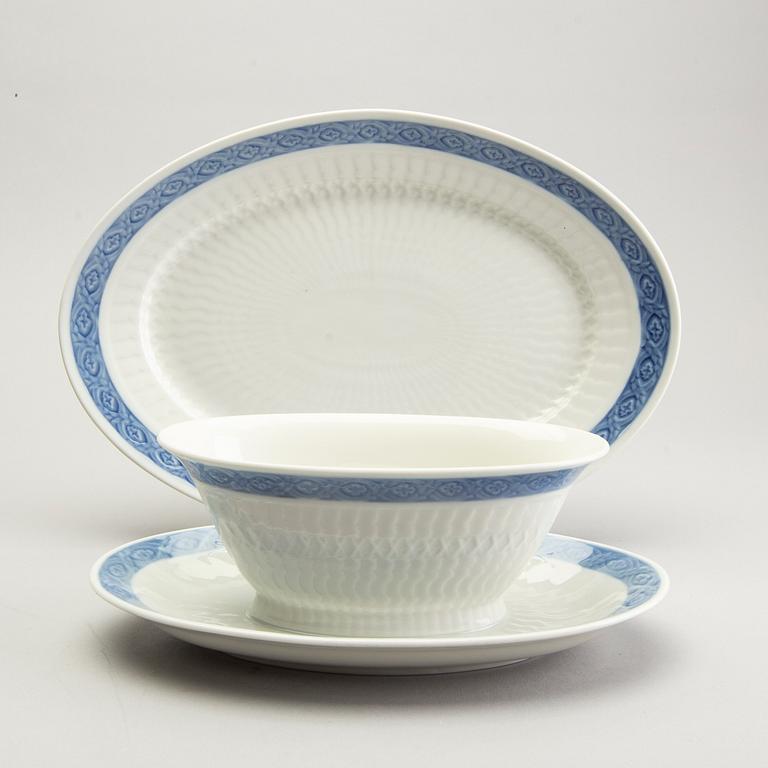 Arnold Krog. Tableware 42 dlr "Blue vifte" Royal Copenhagen Denmark porcelain second half of the 20th century.