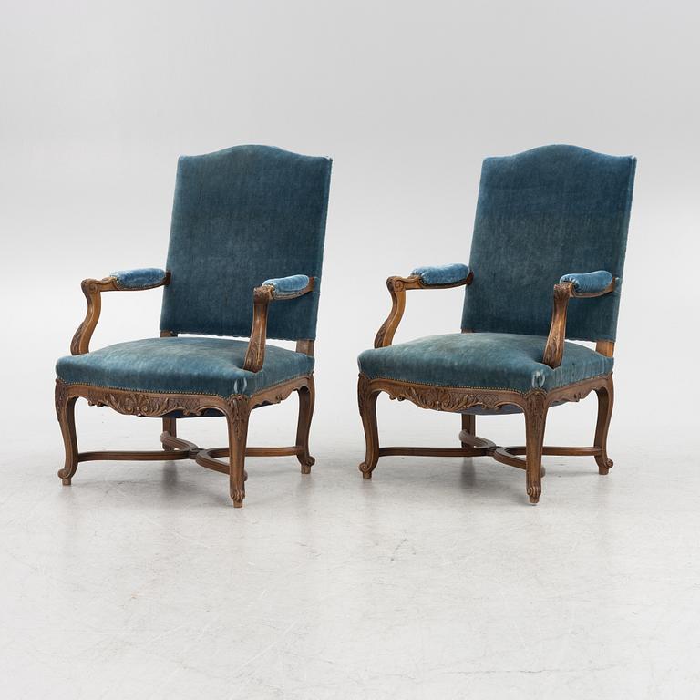 A pair of armchairs, around 1900.