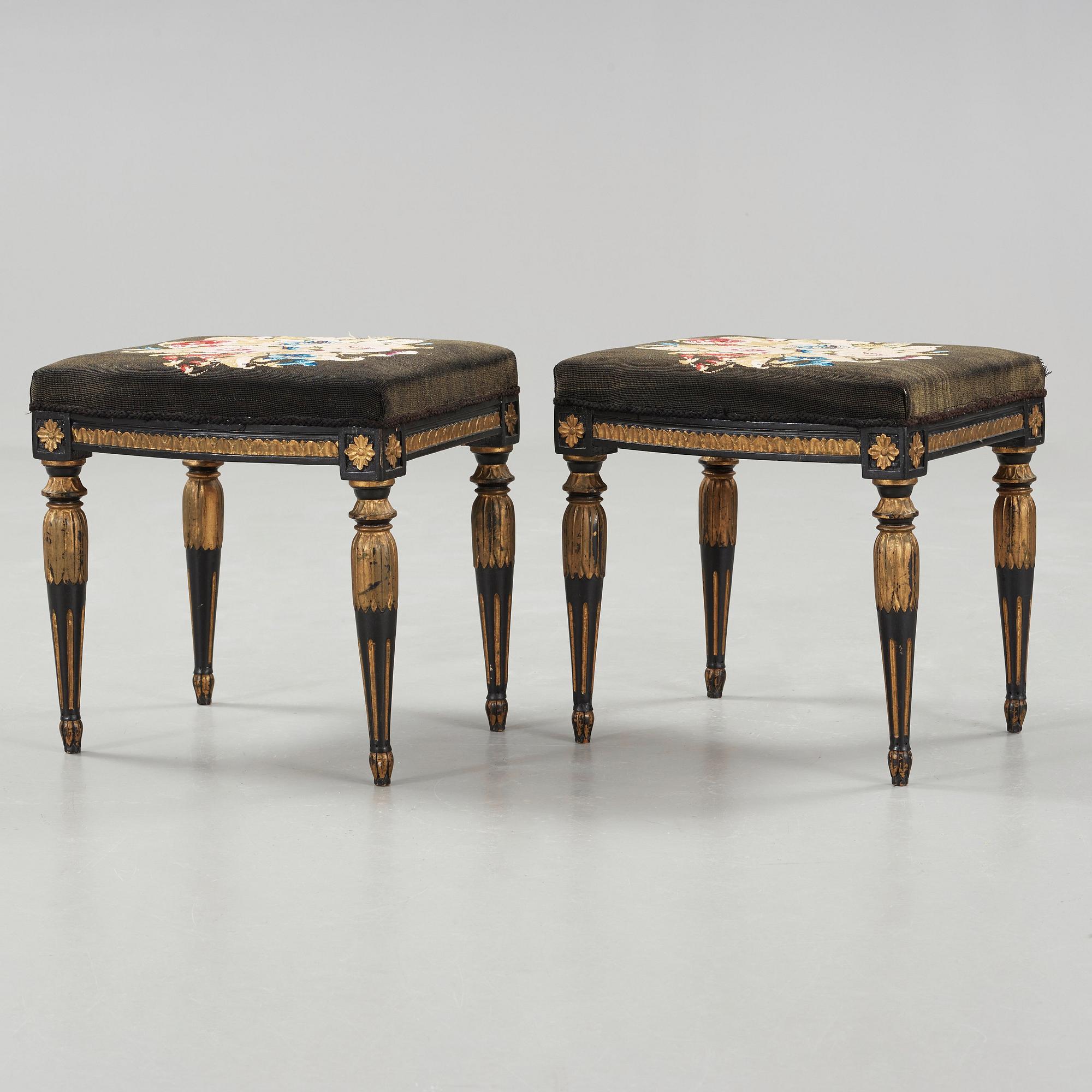 TABURETTER, ett par, Sengustavianska stockholmsarbeten, 1700-talets slut.