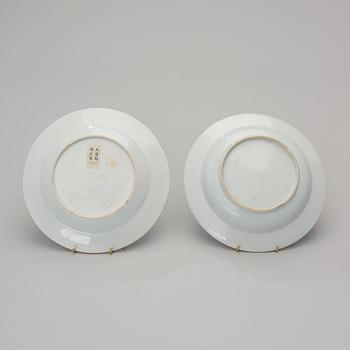 TWO CHINESE PORCELAIN AMORIAL PLATES, Qianlong, late 18th century, with the coat of arms for the Klickowström family.