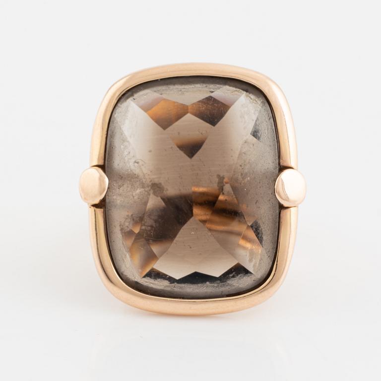 18K rose gold and smoky quartz ring.