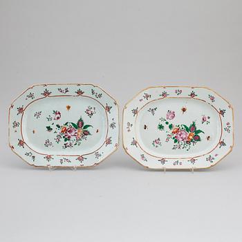 A pair of famille rose serving dishes, Qing dynasty, Qianlong (1736-95).