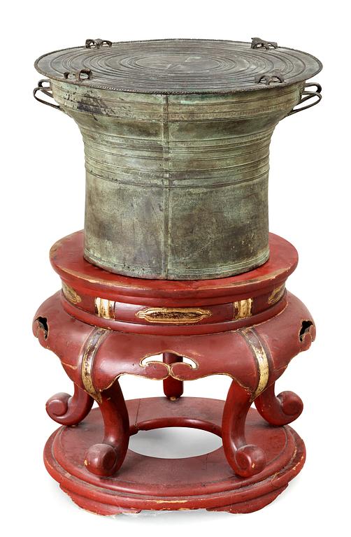 A Shan frog drum with a central star and four frogs on the tympanon, Myanmar, Laos or North Thailand, 19th Century.