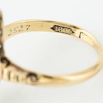 Ring, markisformad, 18K guld med gammalslipade diamanter och safirer.