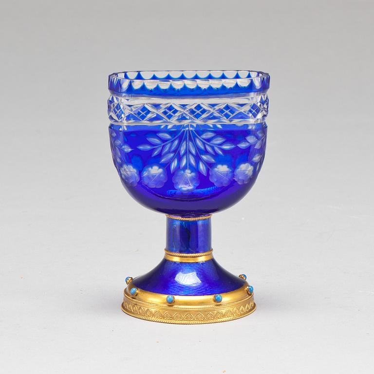 VISITSKORTSHÅLLARE, slipat glas och emalj. 1900-tal.