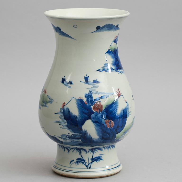 VAS, porslin. Kina, 1800/1900-tal.