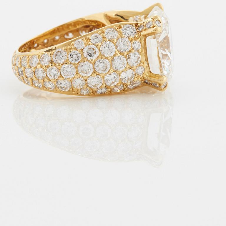 Ring 18K guld med en rund briljantslipad diamant 10.08 ct G vs2.