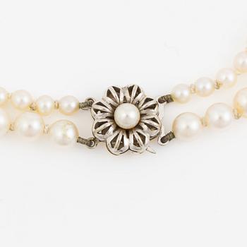 Necklace two rows of cultured pearls clasp 18K gold with a cultured pearl.