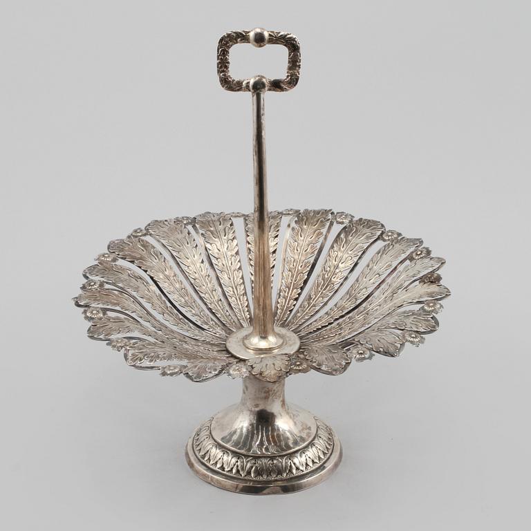 KORG, silver, Carl Tengstedt, Göteborg, 1835, vikt 537 g.
