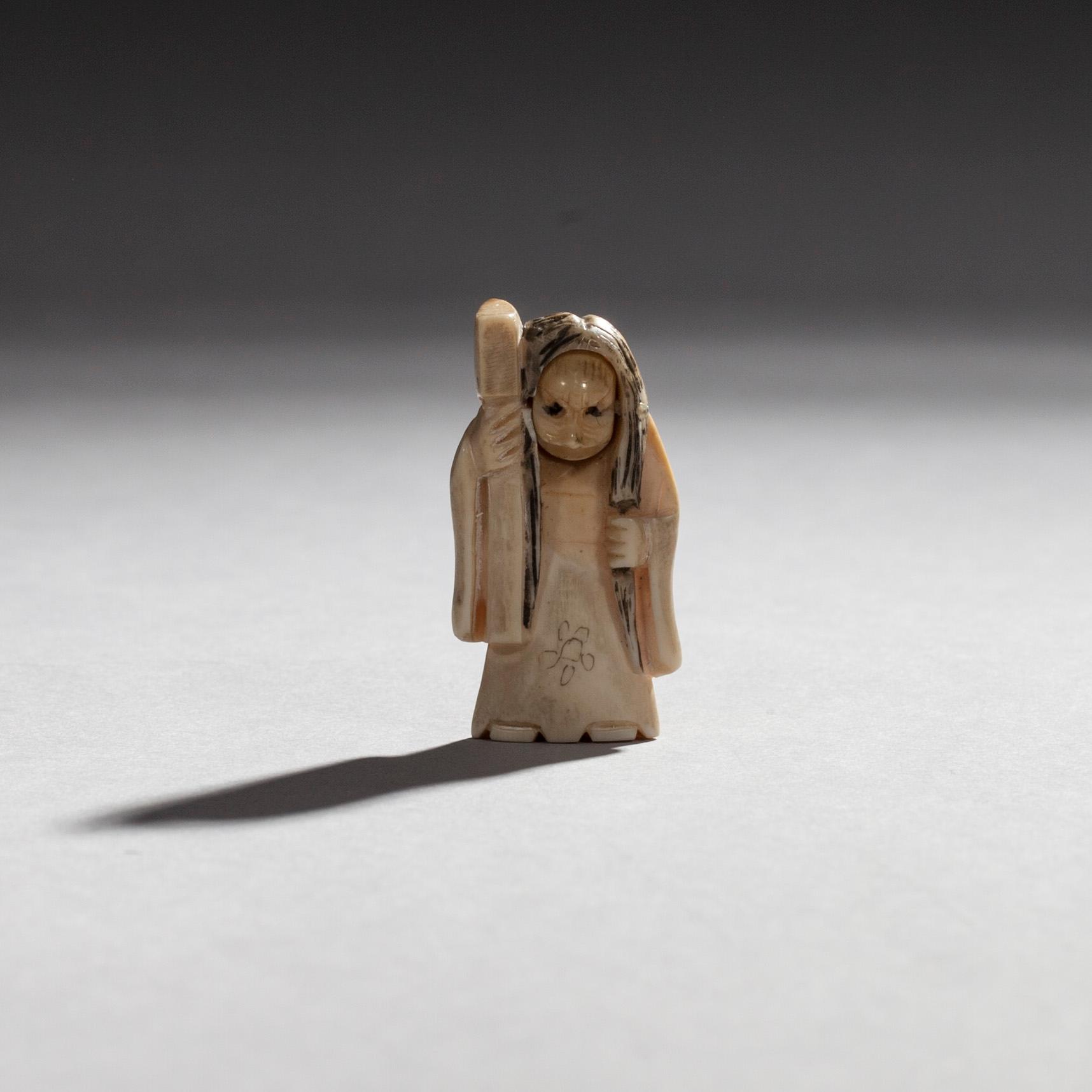 NETSUKE, ben, signerad, Japan möjligen 1700-tal.