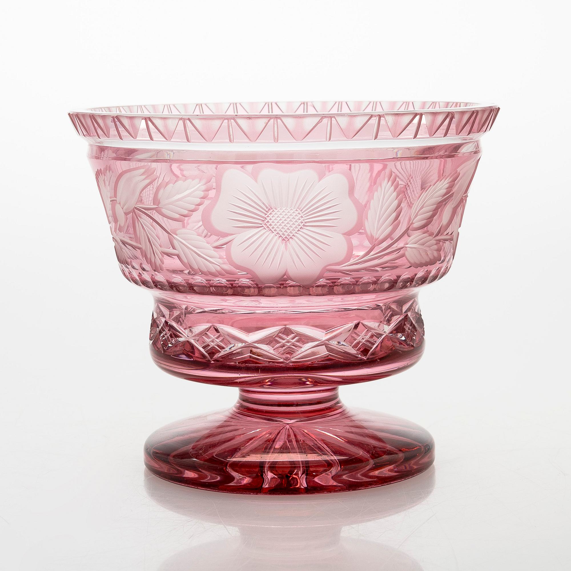 A mid-20th century crystal bowl.
