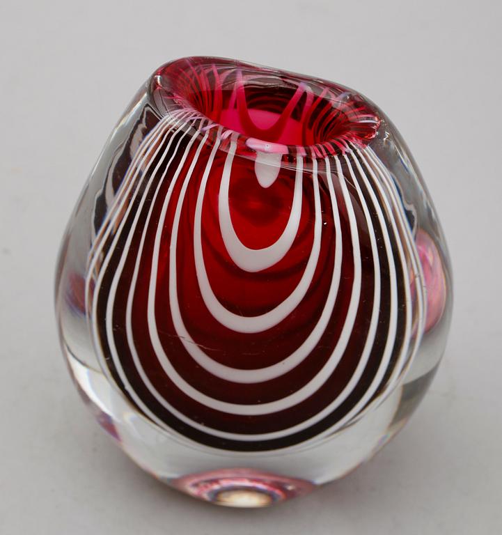 VAS, glas, "Zebra", Vicke Lindstrand, Kosta.