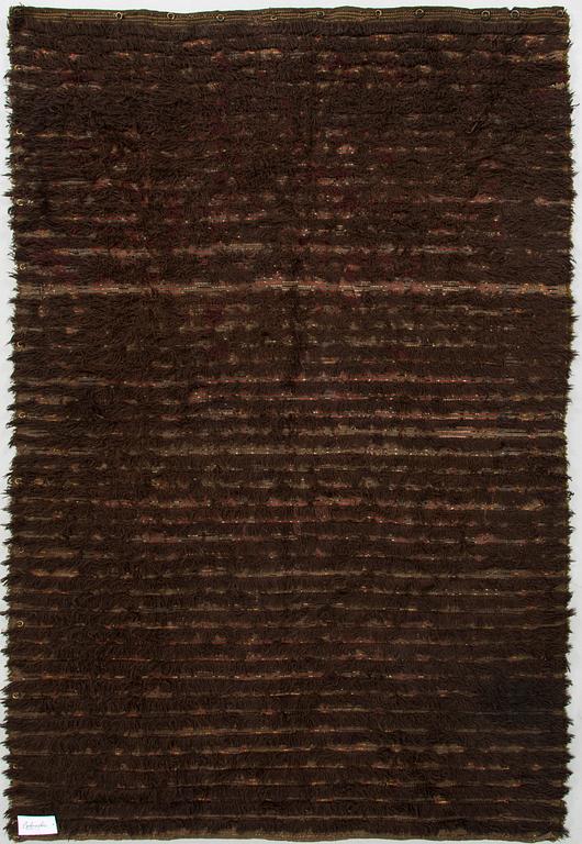 A Finnish folkart blanket / long pile ryijy-rug, presumably from the turn of the century 1900. Ca 208 x 136 cm.