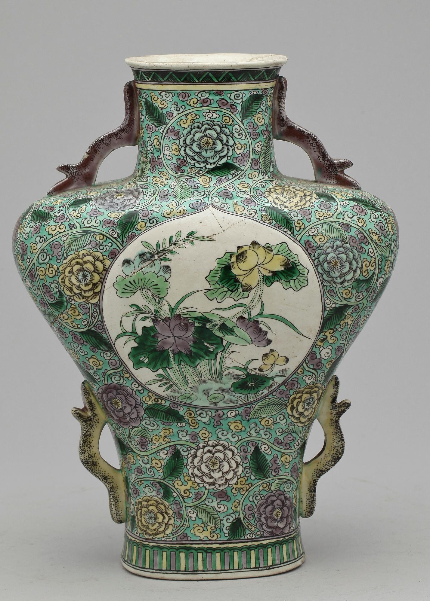 VAS, porslin, Kina, sannolikt 1900-tal.