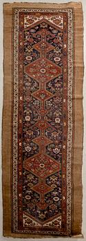 Rug Northwest Persian gallery semi-antique/antique approx. 115 x 410 cm.
