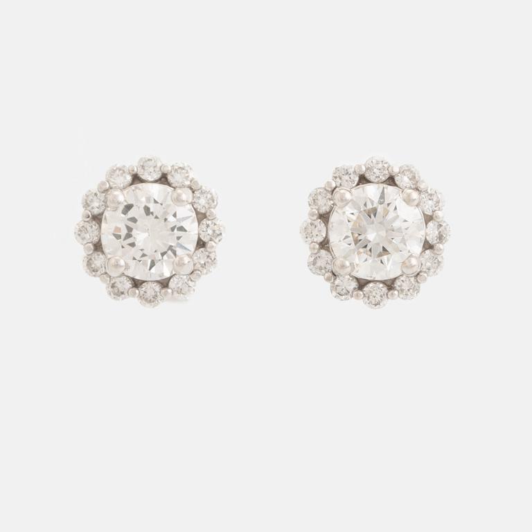 Brilliant cut diamond earrings,  total ca 0,82 ct.