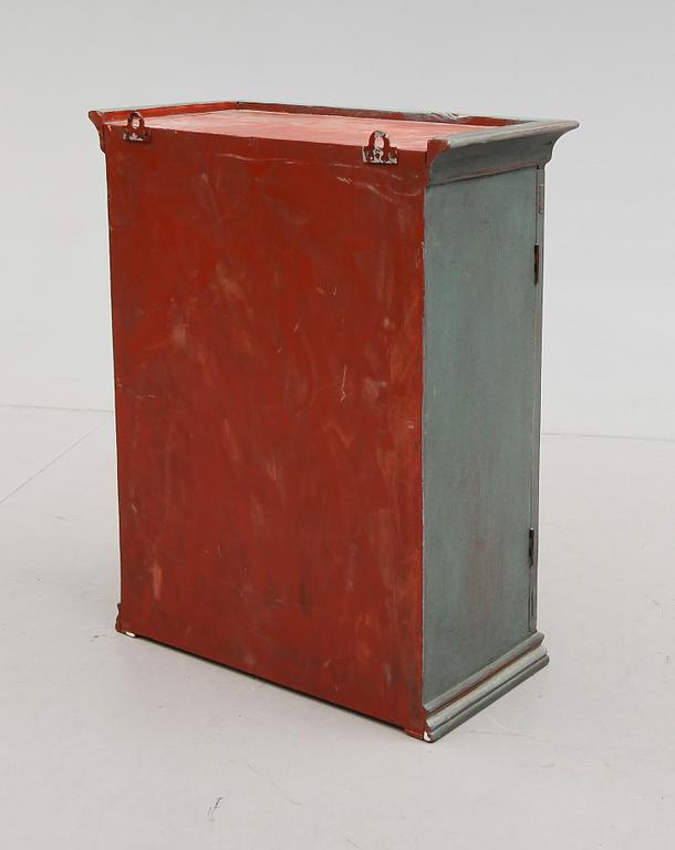 HÄNGSKÅP, allmoge, 1800-talets andra hälft.