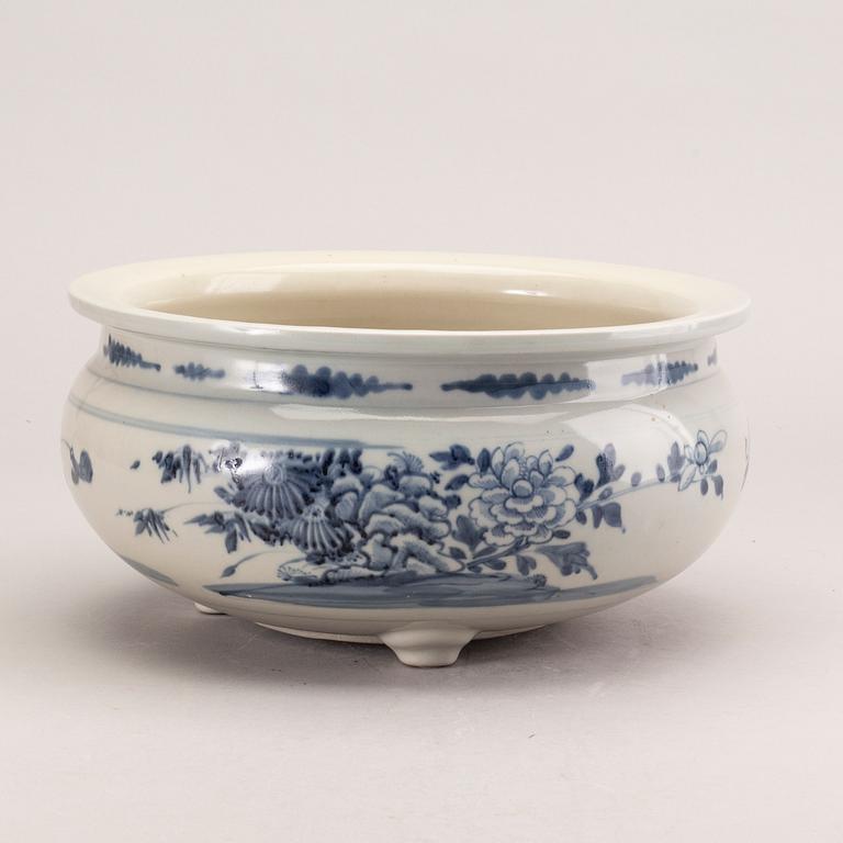 A blue and white censer, Qing dynasty, 18th Century.