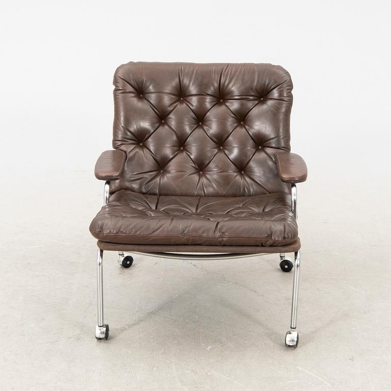 A 1970s leather easy chair.