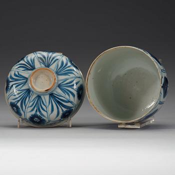 A blue and white box with cover, Qing dynasty, Kangxi (1662-1722).