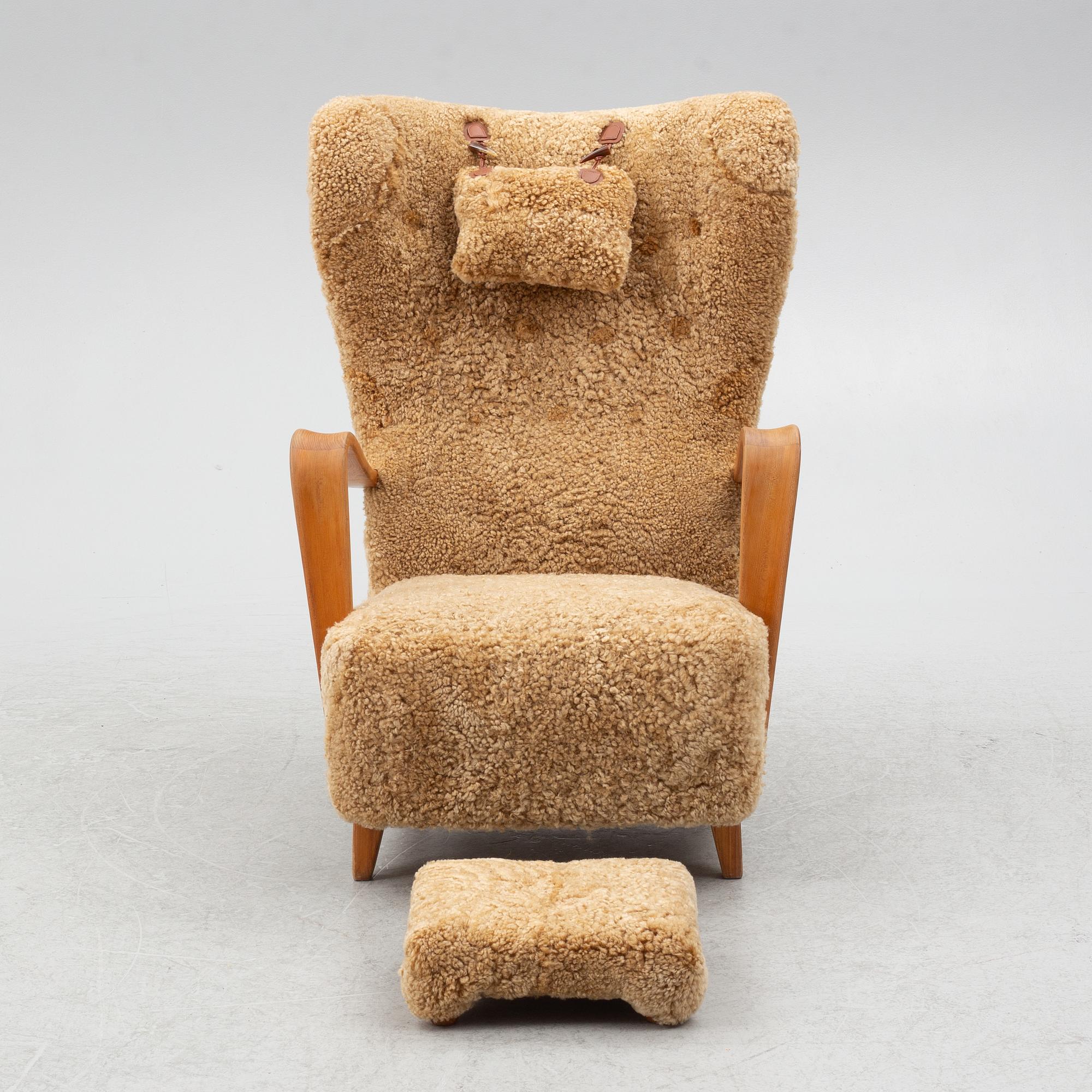 Fåtölj med fotpall, 1900-talets första hälft.