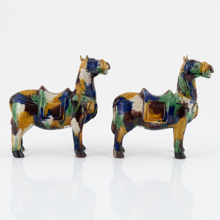 A pair of ceramic horse figurines, China, 20th century.