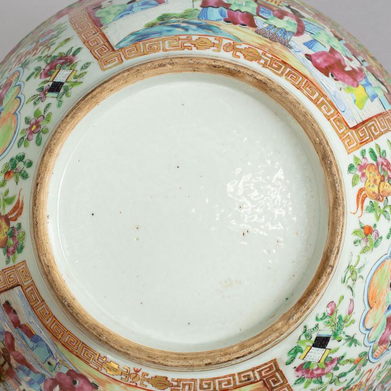 A famille rose Canton punch bowl, Qing dynasty, 19th Century.