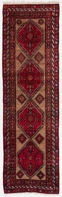 Gallerimatta, nordvästpersisk, ca 326 x 100 cm.