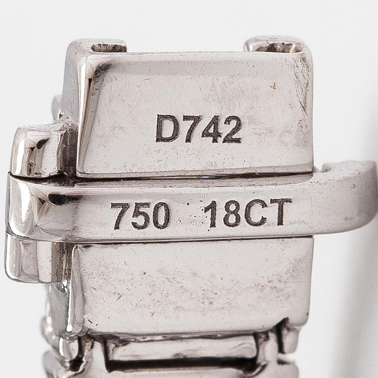 An 18K white gold bracelet with diamonds ca. 7.42 ct in total according to engraving.