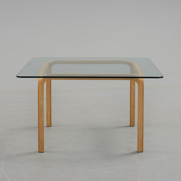 A coffee table by Alvar Aalto.
