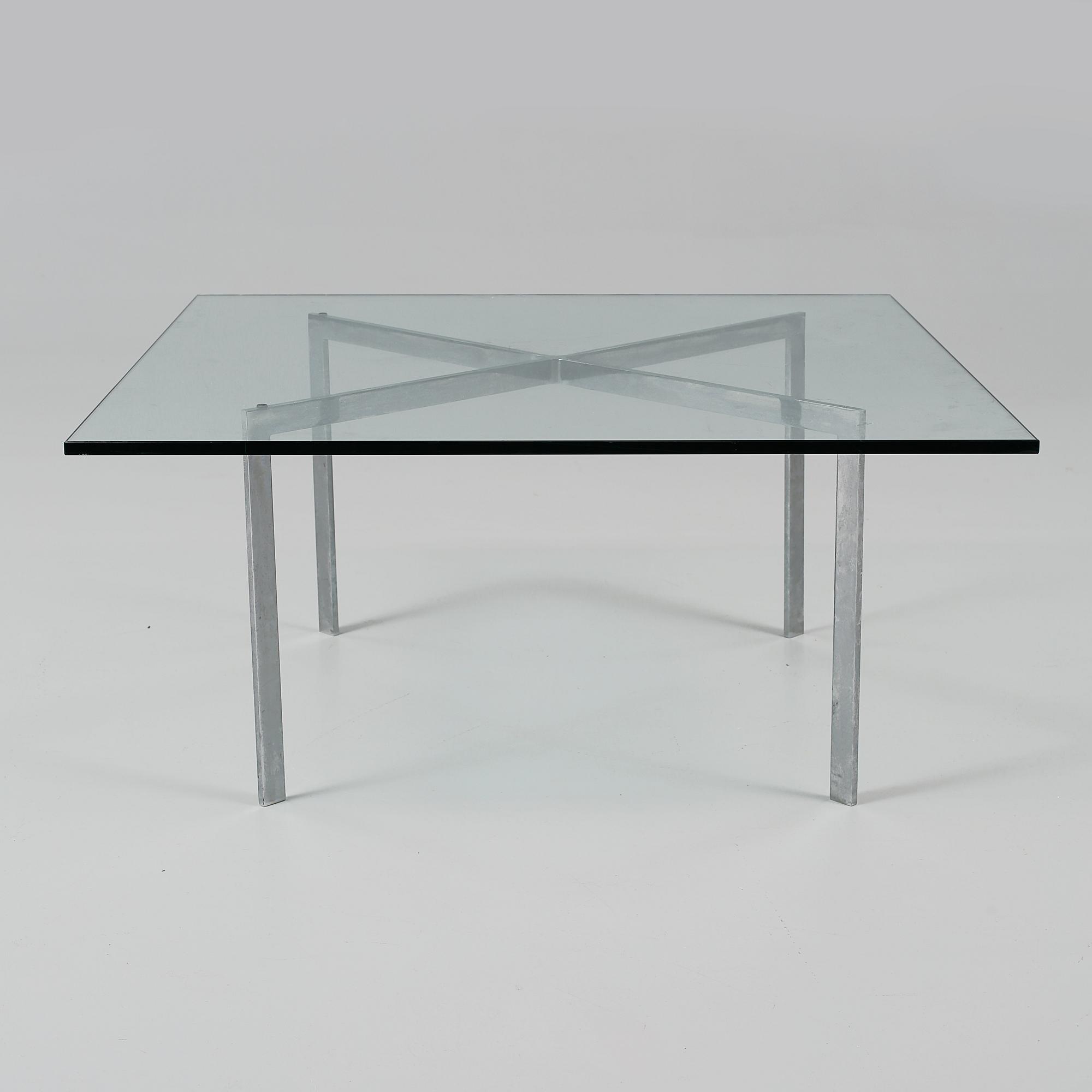 SOFFBORD, "Barcelona", Mies van der Rohe, modellen formgiven år 1929.