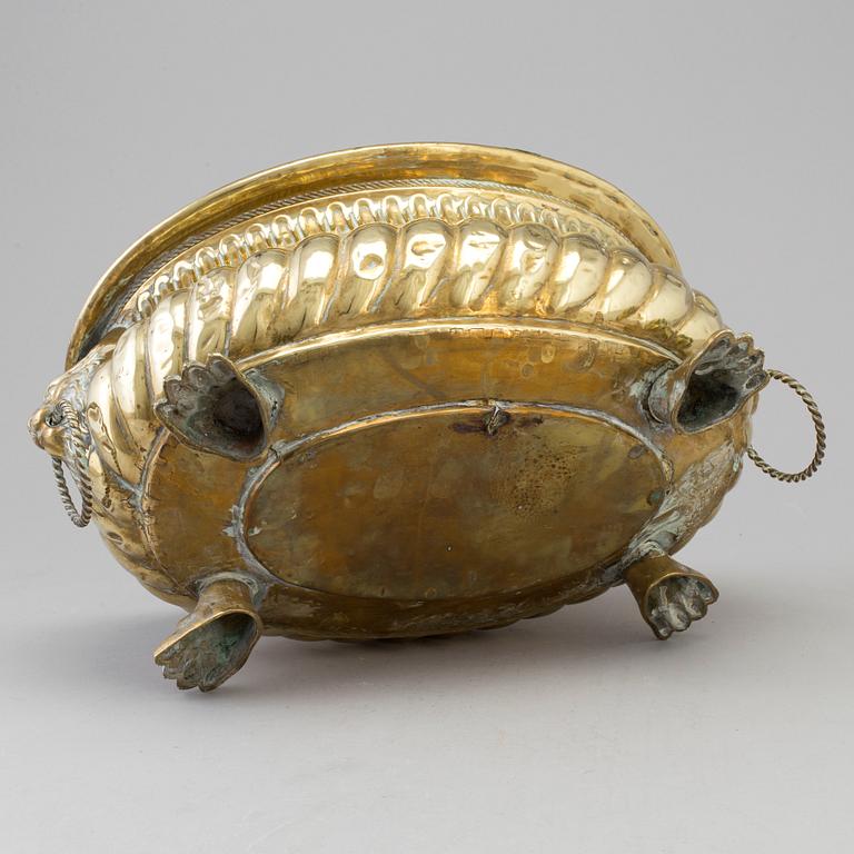 AN 18TH CENTURY BRASS FLOWER POT.