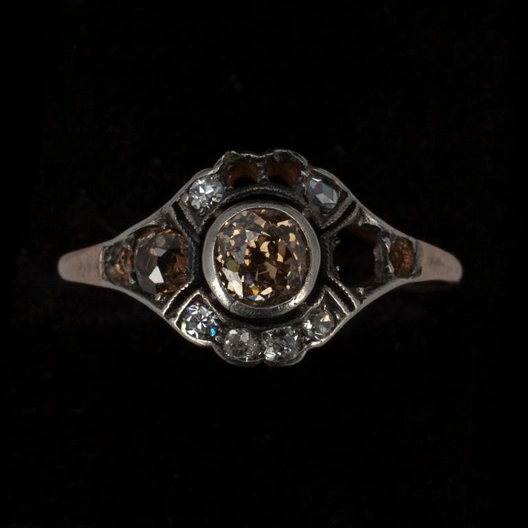 RING, guld 14K, otydliga ryska stämplar, gammalslipade diamanter. Sekelskiftet 1800/1900.