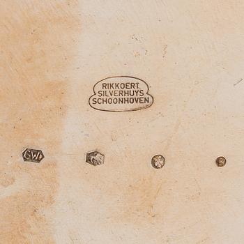 G. Wijland, Malja, kullattua hopeaa, Orania-Nassaun vaakunalla. Gouda, Hollanti 1989.