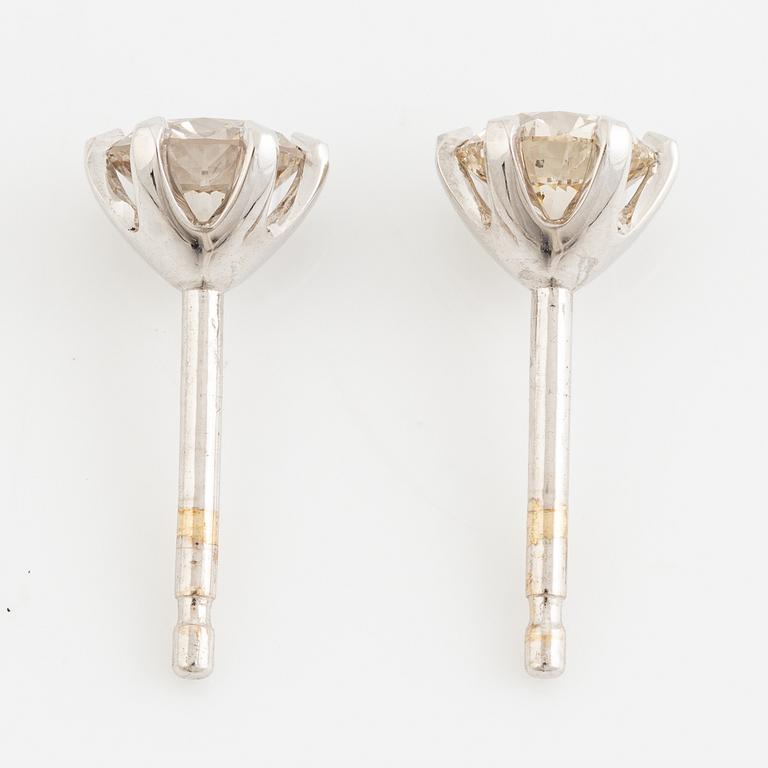 Örhängen, ett par, 18K vitguld med briljantslipade diamanter.
