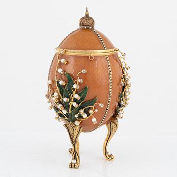 Enamelled decorative egg, 'Lily Of Valley', Vivian Alexander, after Fabergé. Late 20th Century.