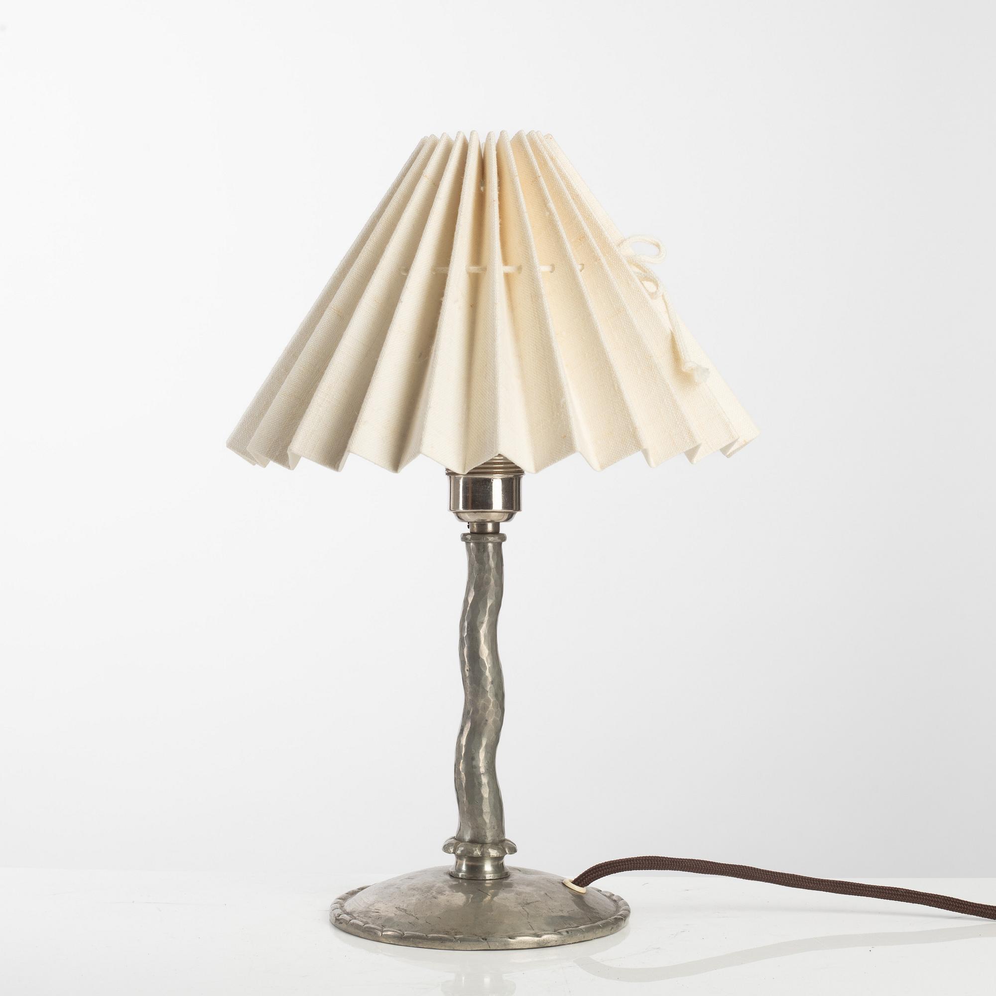 Harald Notini, bordslampa, modell "6892", Arvid Böhlmarks Lampfabrik, Stockholm 1920-tal.