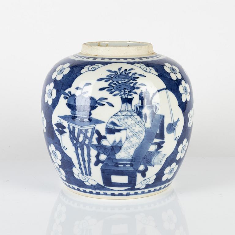 A blue and white Chinese jar, 20th century.