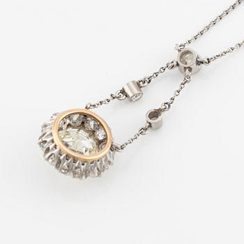 Collier med gammalslipad diamant ca 2,40 ct.