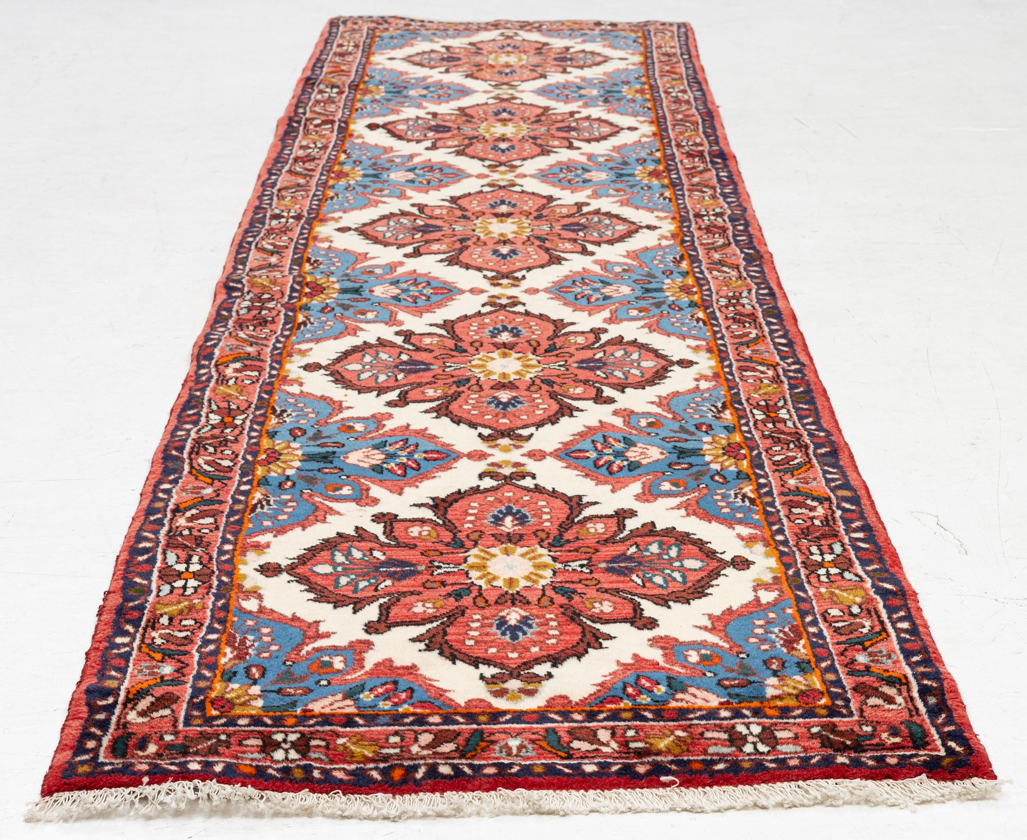 Gallerimatta, Täbris, ca 300 x 79 cm.