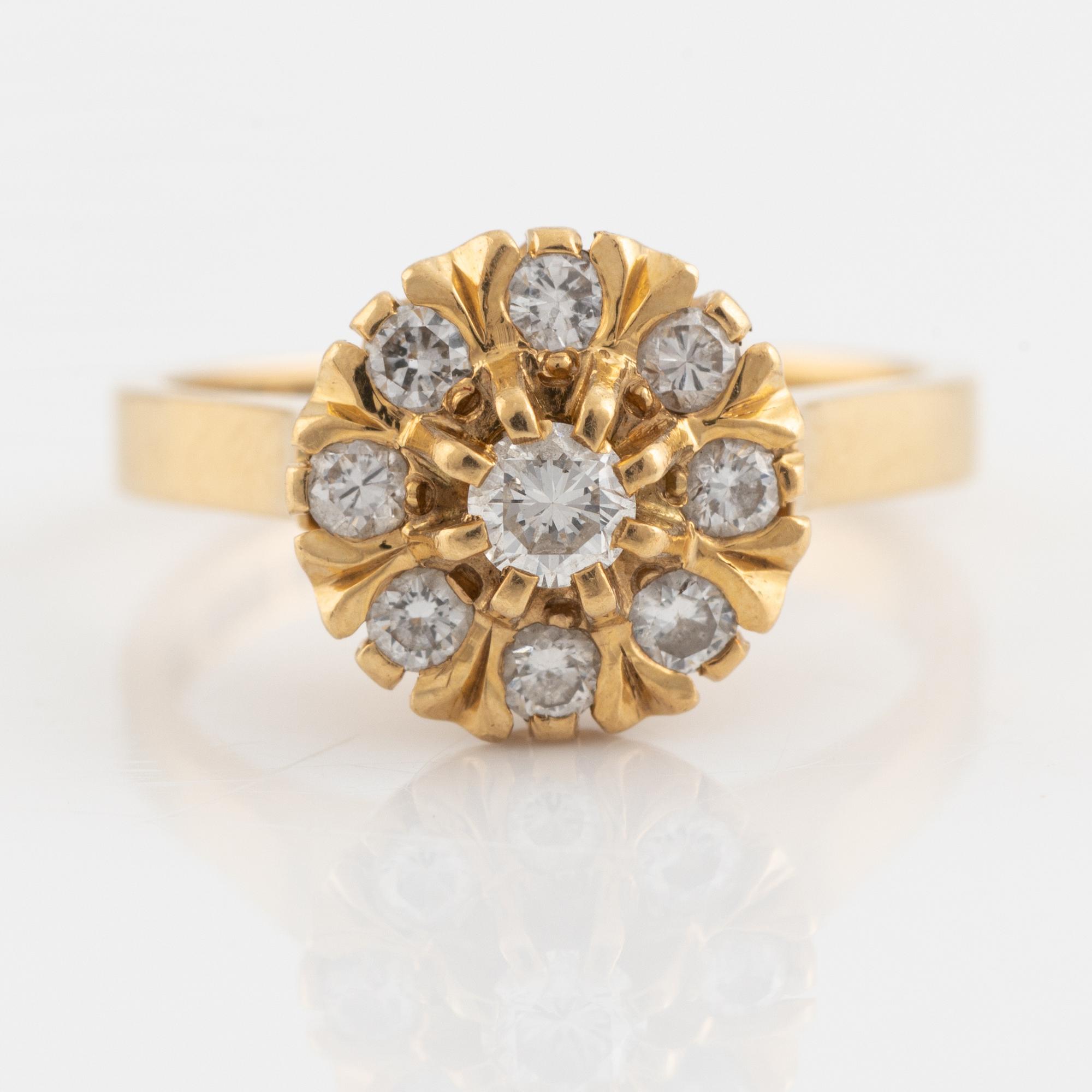Ring, 18K guld med briljantslipade diamanter, totalt 0,36 ct.