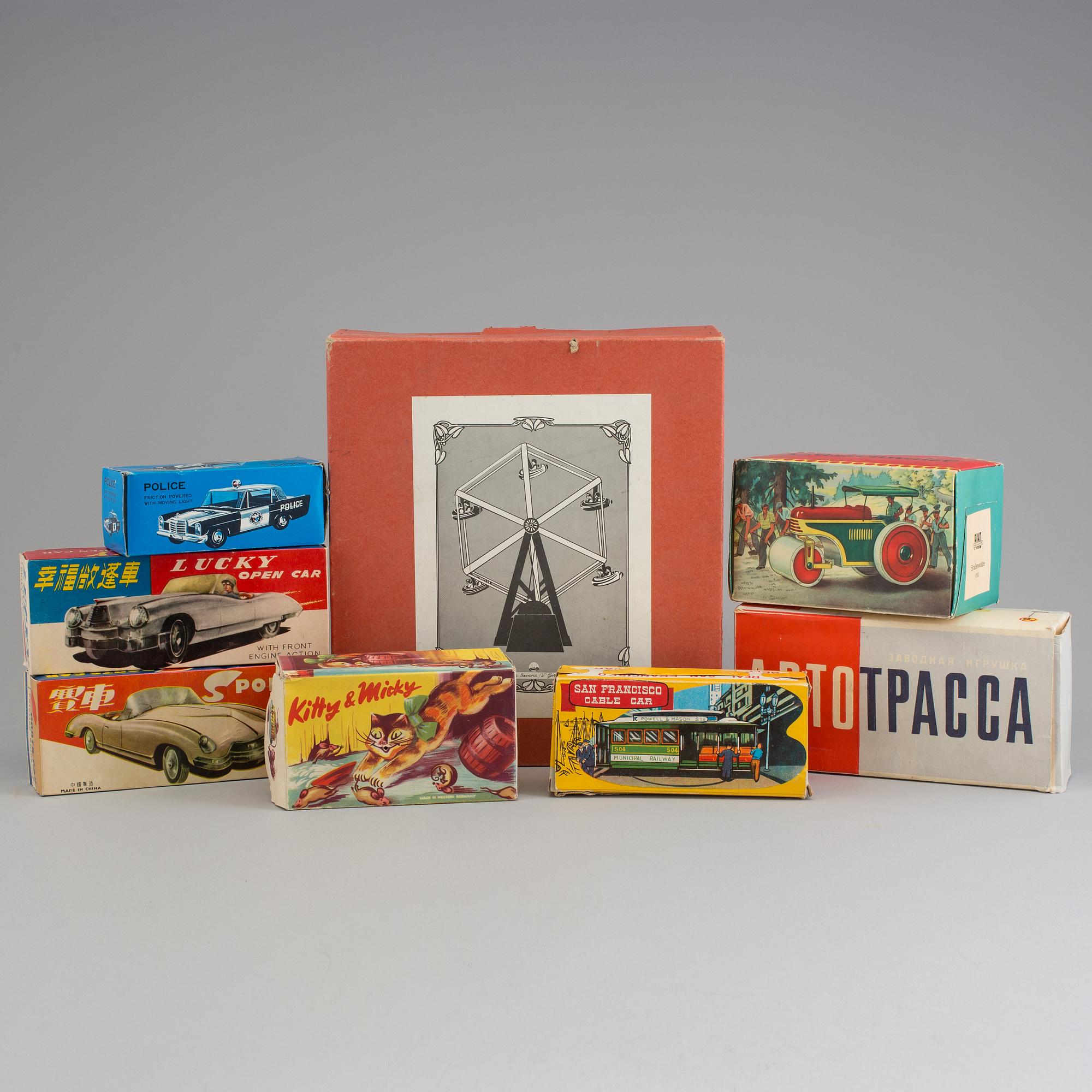 A lot of eight tinplate toys late 20th century.